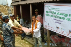 PEEDA-team-distributing-tarpaulin-to-the-earthquake-affected-families-of-Okhaldhunga-district